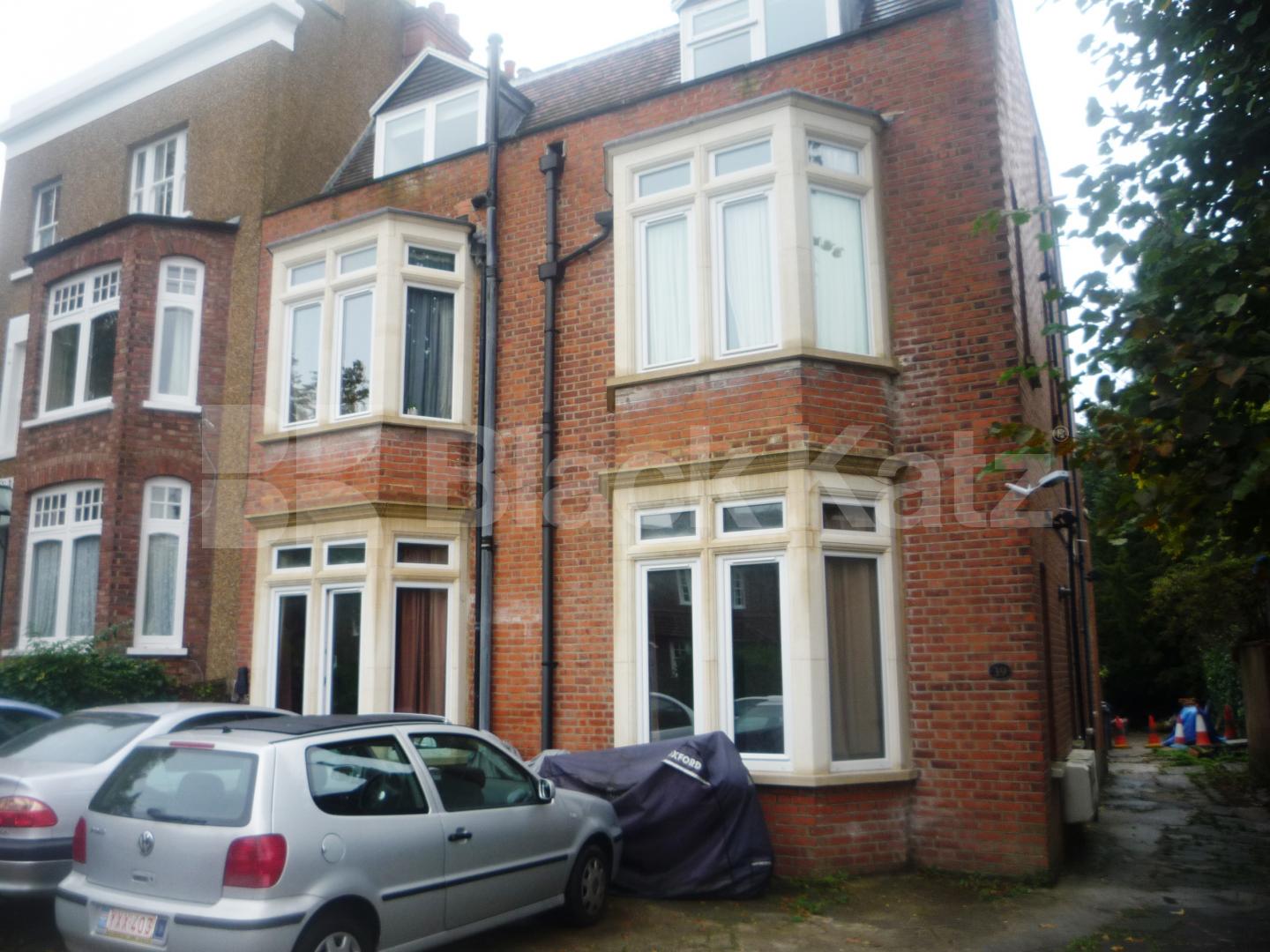 			Lovely 2 bed garden flat moments from the tube, 2 Bedroom, 1 bath, 1 reception Ground Floor Flat			 Eastern Road, East Finchley
